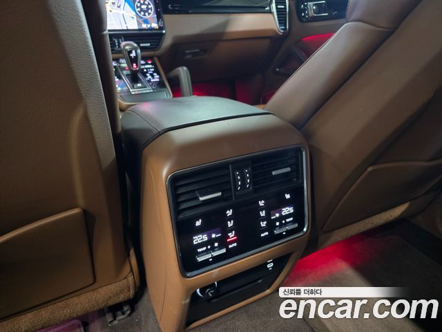 Porsche Cayenne 2021 — photo 16