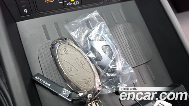 Hyundai Santafe 2025 — photo 32