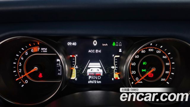 Jeep Wrangler 2022 — photo 11
