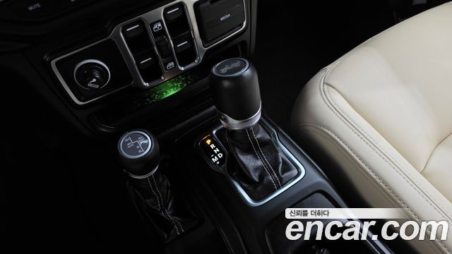 Jeep Wrangler 2022 — photo 12