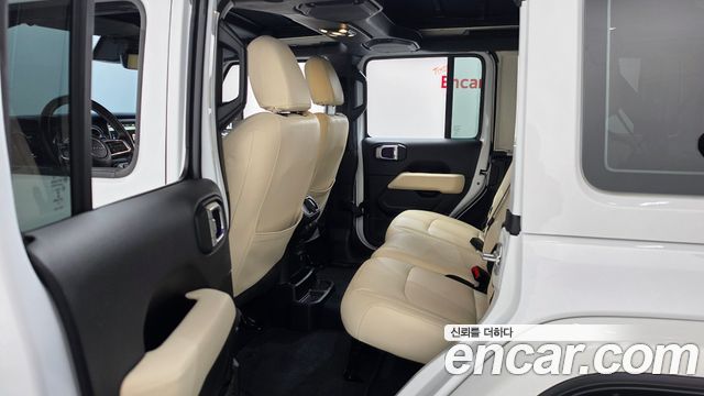 Jeep Wrangler 2022 — photo 17