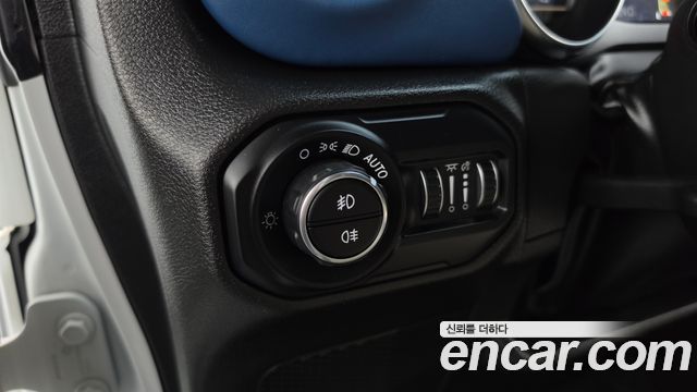 Jeep Wrangler 2022 — photo 25