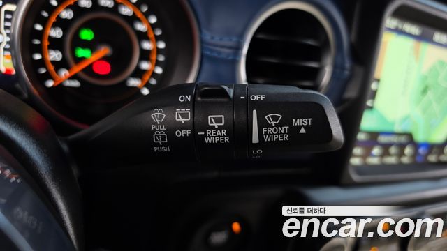 Jeep Wrangler 2022 — photo 26