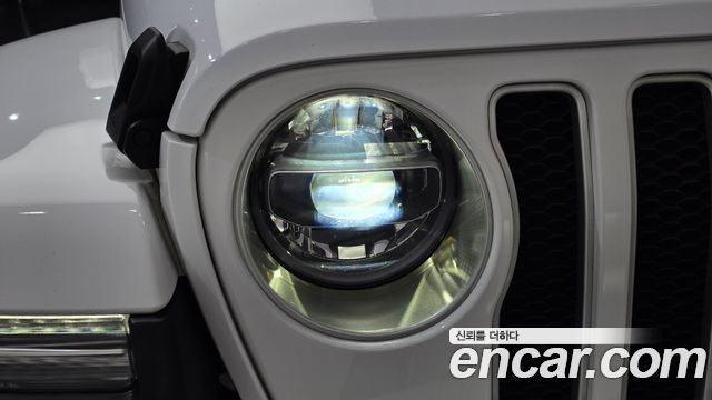 Jeep Wrangler 2022 — photo 8