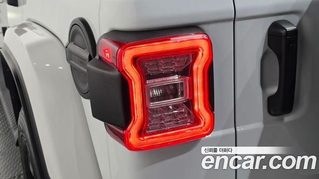 Jeep Wrangler 2022 — photo 9