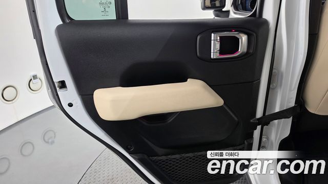 Jeep Wrangler 2022 — photo 15