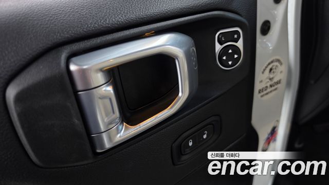 Jeep Wrangler 2022 — photo 31