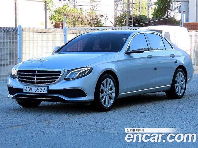 Mercedes-Benz E-Class 2017 — photo 2