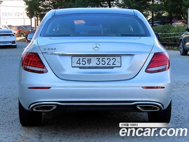 Mercedes-Benz E-Class 2017 — photo 4