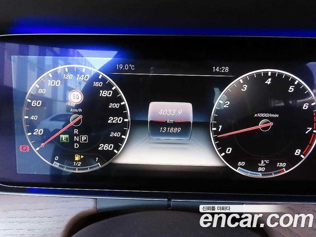Mercedes-Benz E-Class 2017 — photo 9
