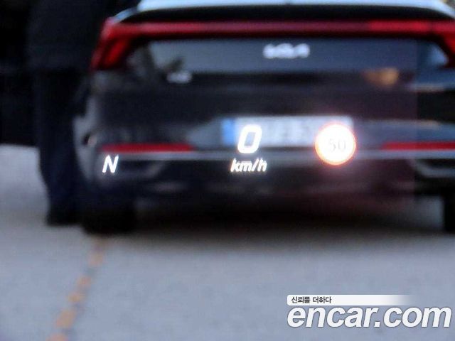 Mercedes-Benz E-Class 2017 — photo 10