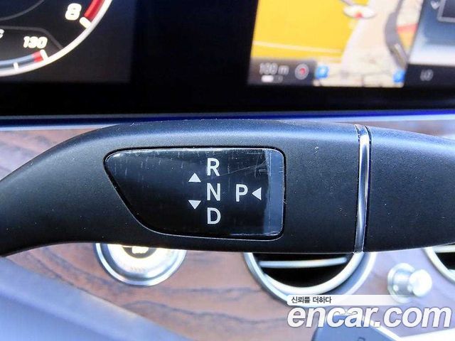 Mercedes-Benz E-Class 2017 — photo 11