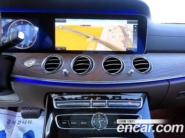 Mercedes-Benz E-Class 2017 — photo 14