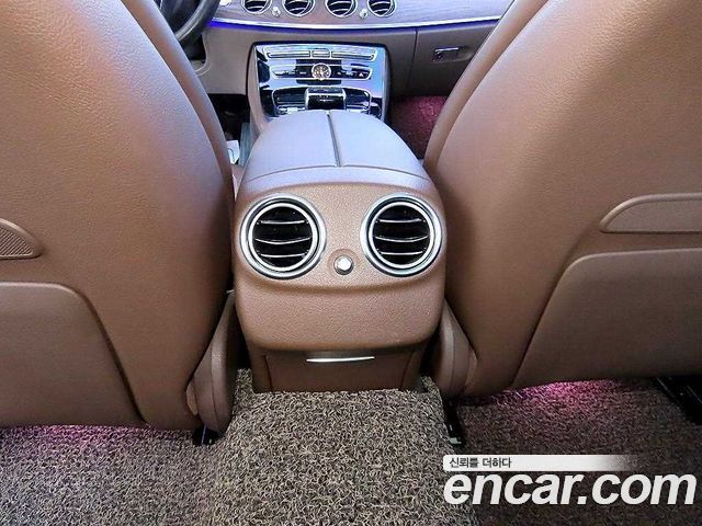 Mercedes-Benz E-Class 2017 — photo 15