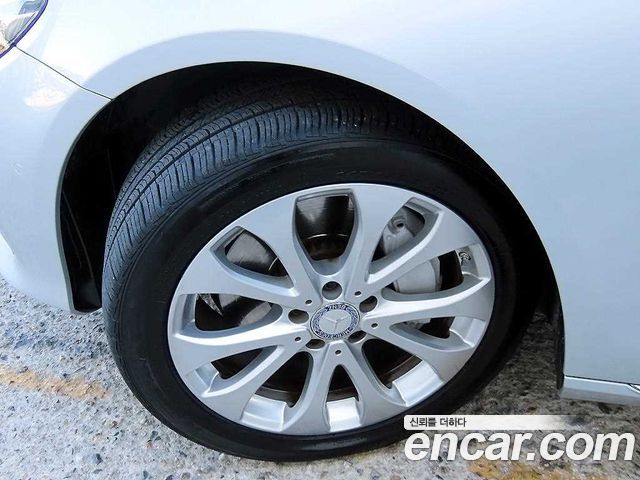 Mercedes-Benz E-Class 2017 — photo 20