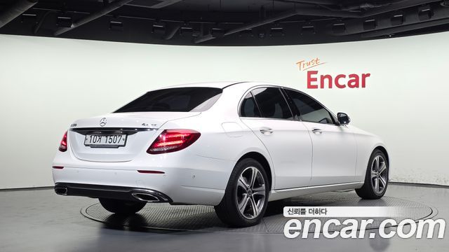 Mercedes-Benz E-Class 2018 — photo 2