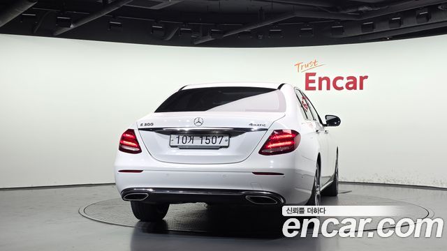 Mercedes-Benz E-Class 2018 — photo 4
