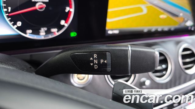 Mercedes-Benz E-Class 2018 — photo 9