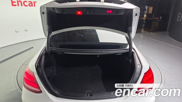 Mercedes-Benz E-Class 2018 — photo 20