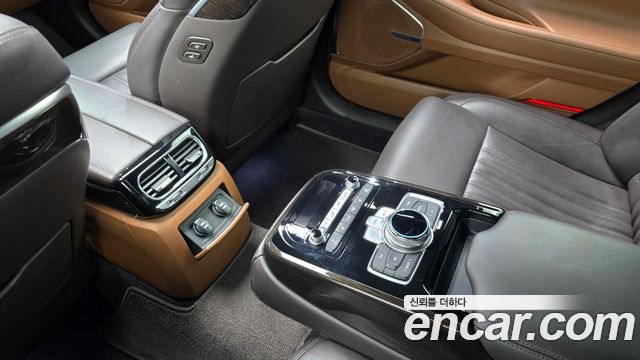 Genesis G90 2019 — photo 23
