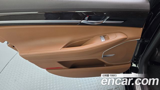 Genesis G90 2019 — photo 15