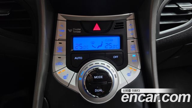 Hyundai AVANTE 2011 — photo 16
