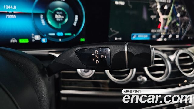 Mercedes-Benz E-Class 2022 — photo 12