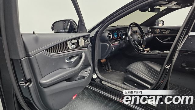 Mercedes-Benz E-Class 2022 — photo 13