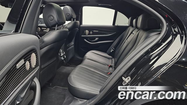 Mercedes-Benz E-Class 2022 — photo 18