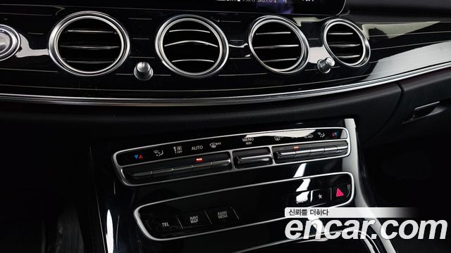 Mercedes-Benz E-Class 2022 — photo 26