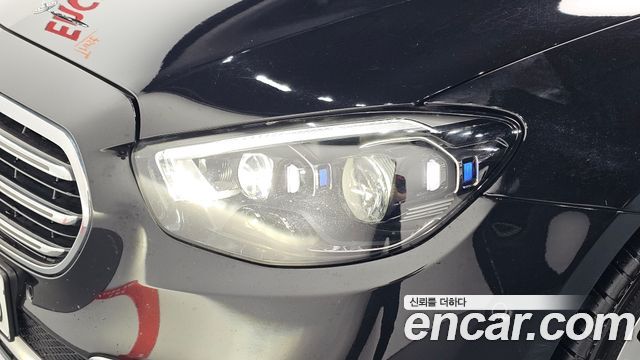 Mercedes-Benz E-Class 2022 — photo 8