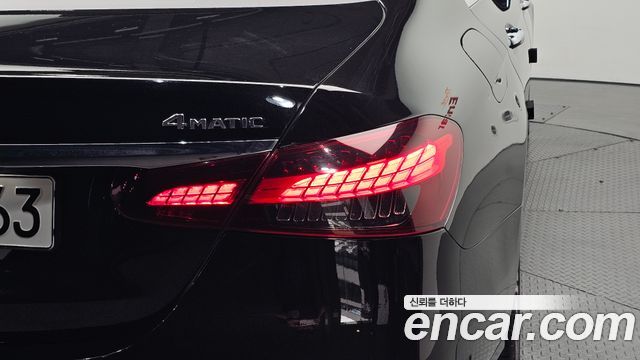 Mercedes-Benz E-Class 2022 — photo 9