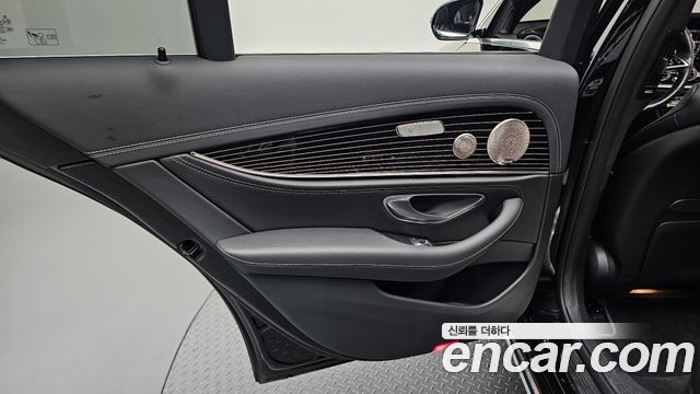 Mercedes-Benz E-Class 2022 — photo 15
