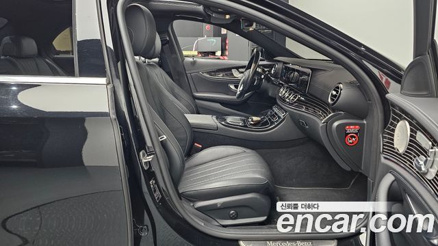 Mercedes-Benz E-Class 2022 — photo 16