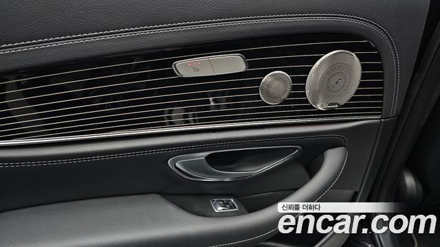Mercedes-Benz E-Class 2022 — photo 32