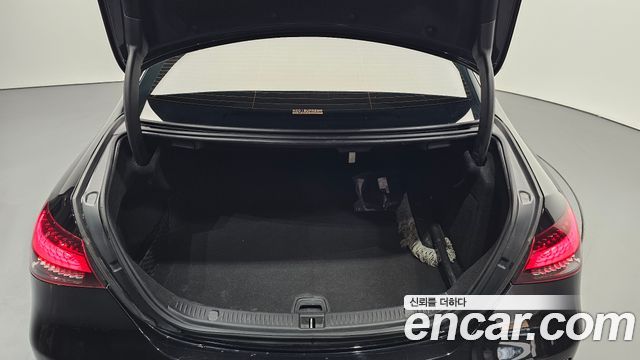 Mercedes-Benz E-Class 2022 — photo 39