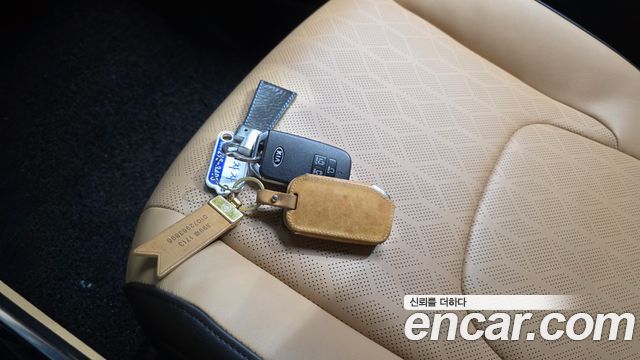 Kia Canival 2021 — photo 36