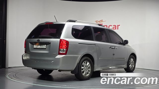 Kia Canival 2012 — photo 2
