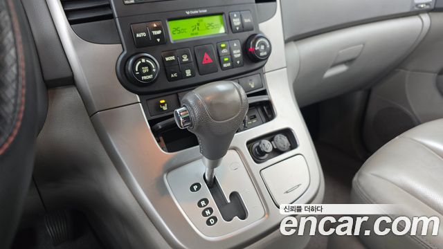 Kia Canival 2012 — photo 9