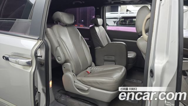 Kia Canival 2012 — photo 12