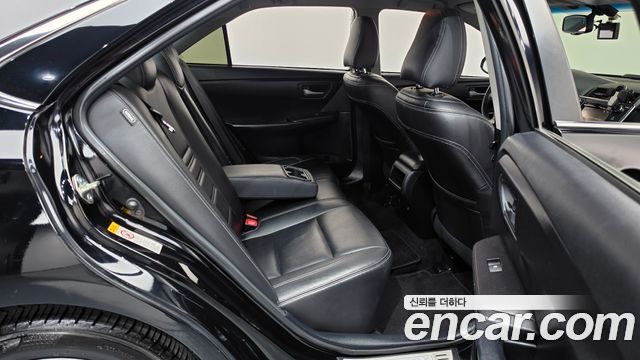 Toyota Camry 2017 — photo 12