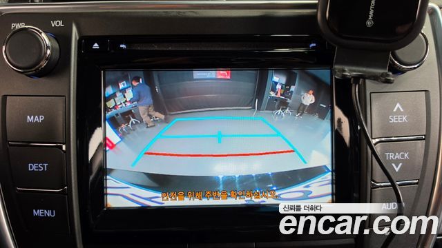 Toyota Camry 2017 — photo 15