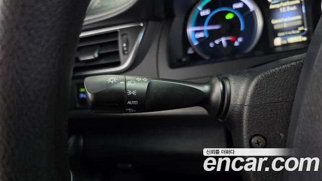 Toyota Camry 2017 — photo 17