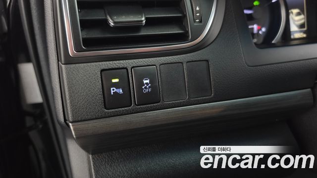 Toyota Camry 2017 — photo 18