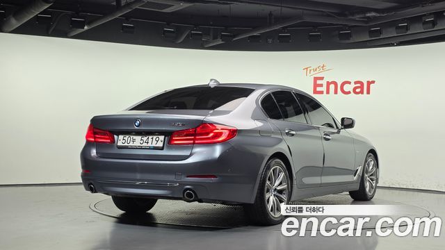 BMW 5-Series 2018 — photo 2