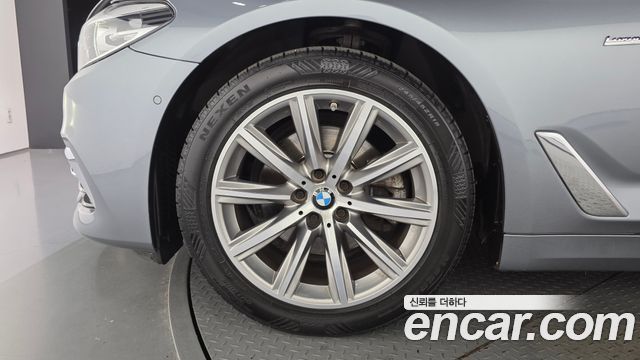 BMW 5-Series 2018 — photo 5
