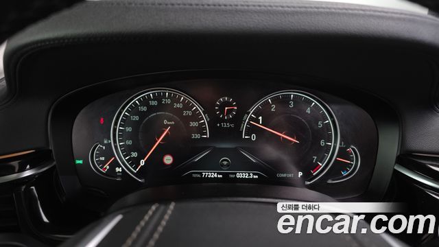 BMW 5-Series 2018 — photo 11