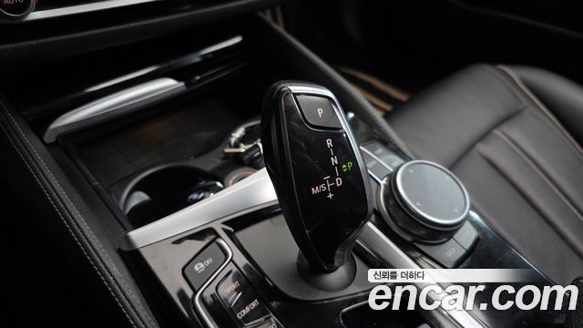 BMW 5-Series 2018 — photo 12