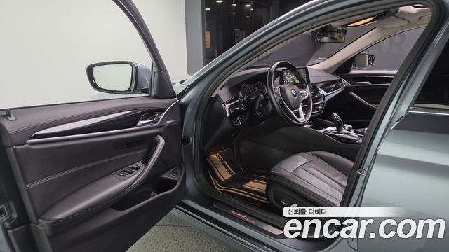 BMW 5-Series 2018 — photo 13