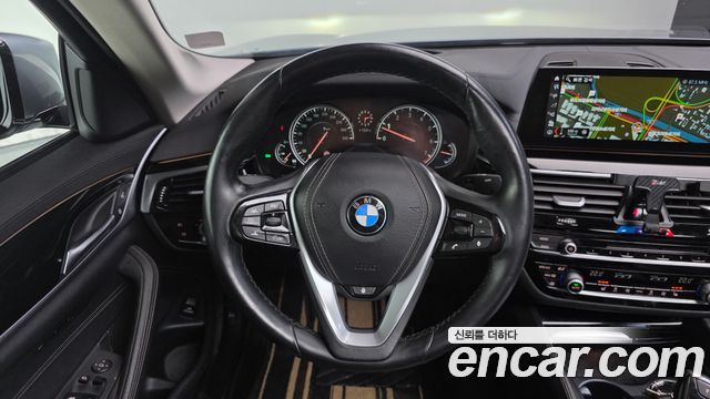 BMW 5-Series 2018 — photo 19